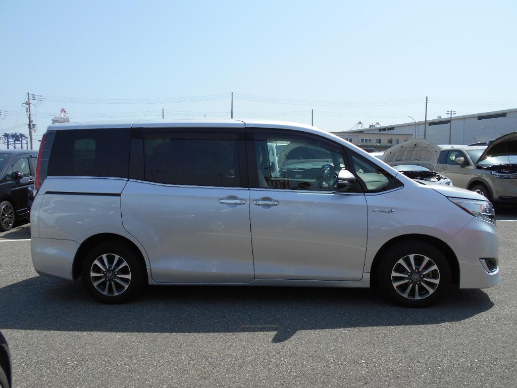 TOYOTA ESQUIRE 2018