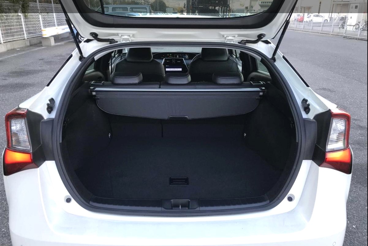 TOYOTA PRIUS 2019