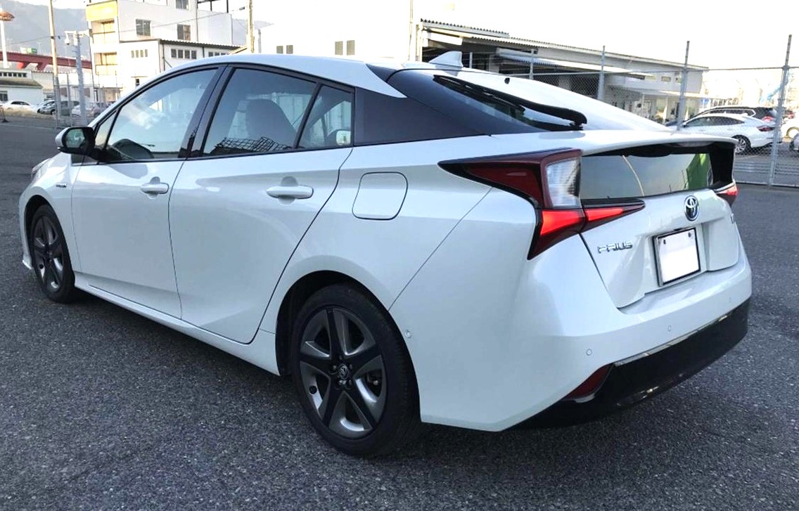 TOYOTA PRIUS 2019