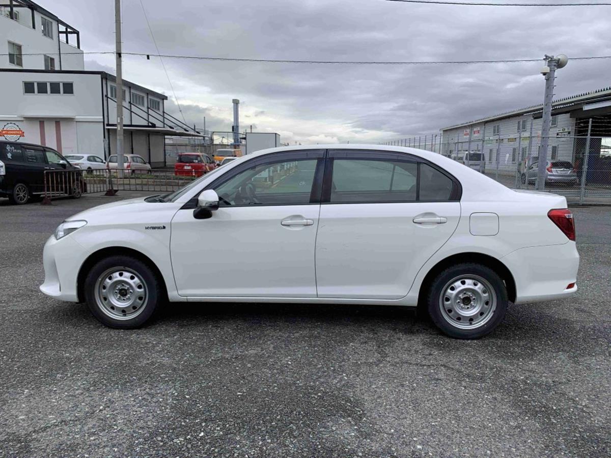 TOYOTA AXIO HV 2019 X WHITE