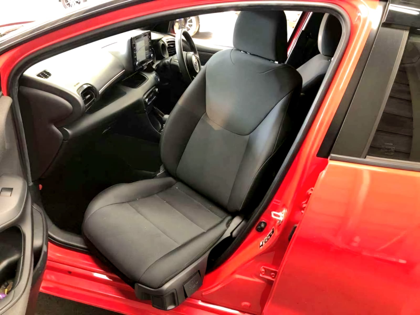 TOYOTA YARIS G HYBRID 2020 RED