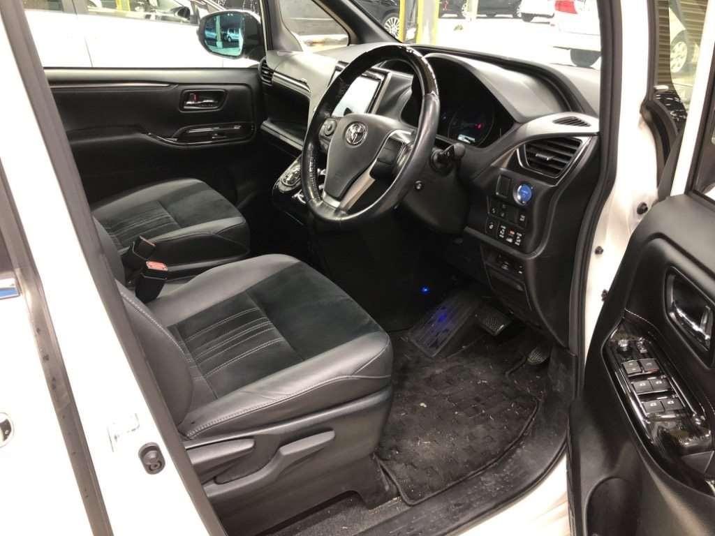 TOYOTA ESQUIRE GI PREMIUM 2020 HYBRID