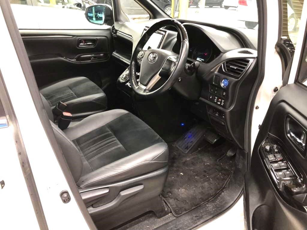 TOYOTA ESQUIRE GI PREMIUM 2020 HYBRID