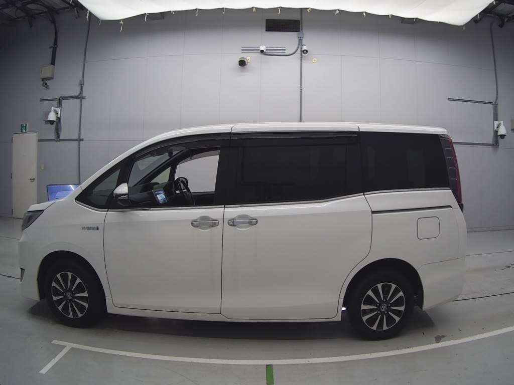 TOYOTA ESQUIRE GI PREMIUM 2020 PEARL