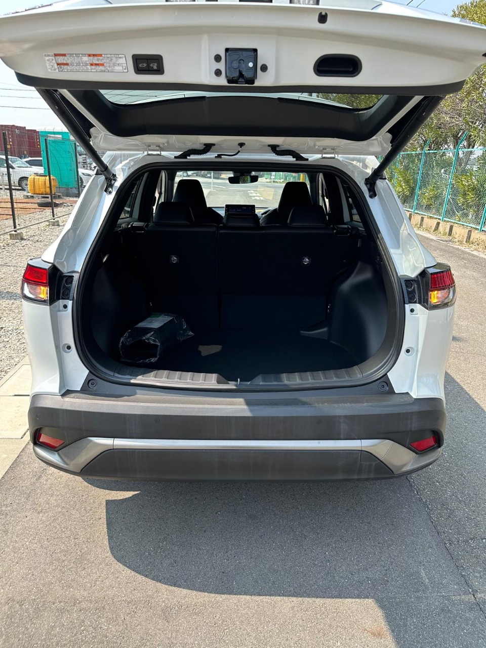 TOYOTA COROLLA CROSS Z HYBRID 2023 MODEL PEARL COLOR