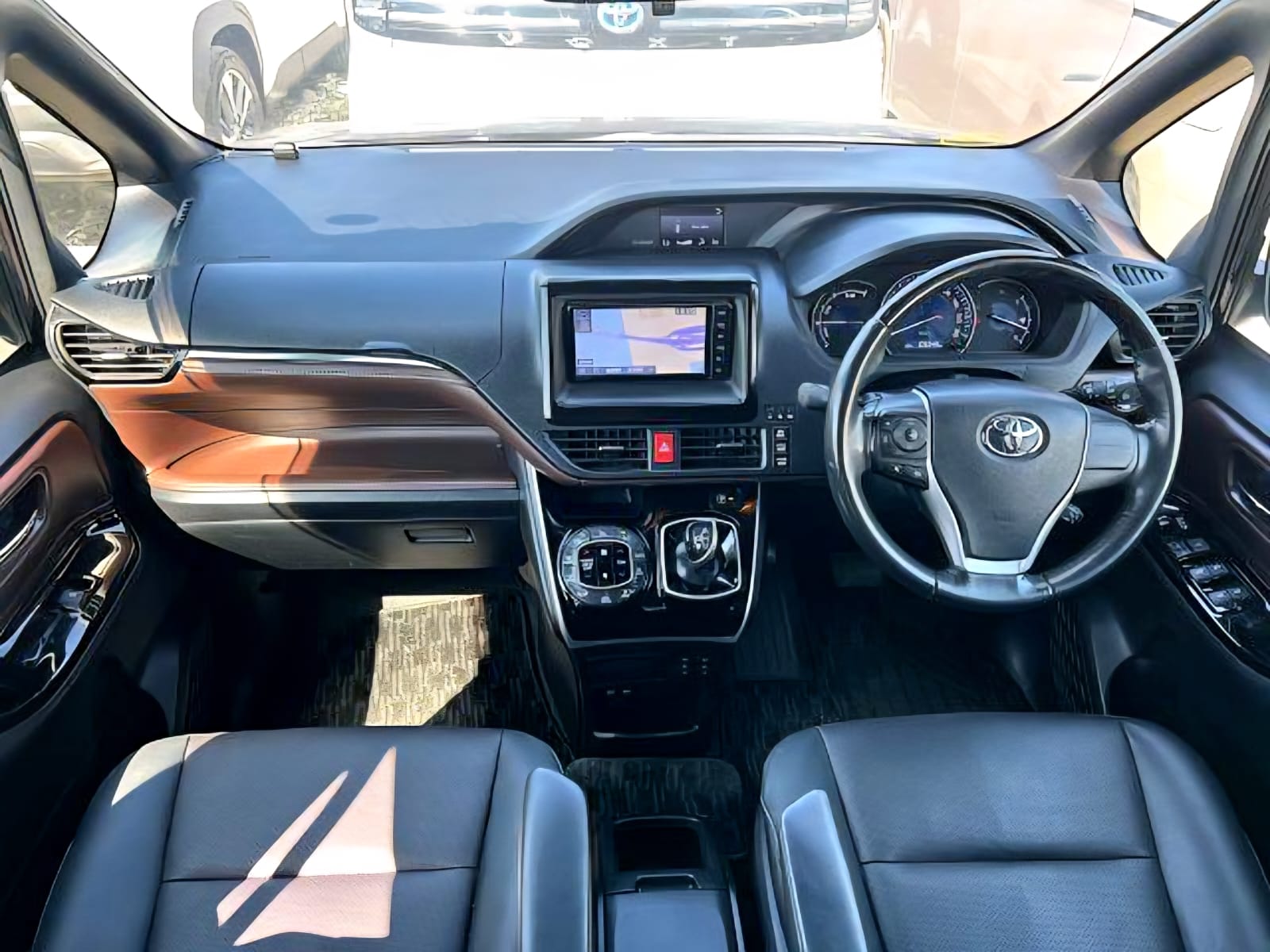 TOYOTA ESQUIRE GI  HYBRIDE WINE PURPLE 2020 MODEL