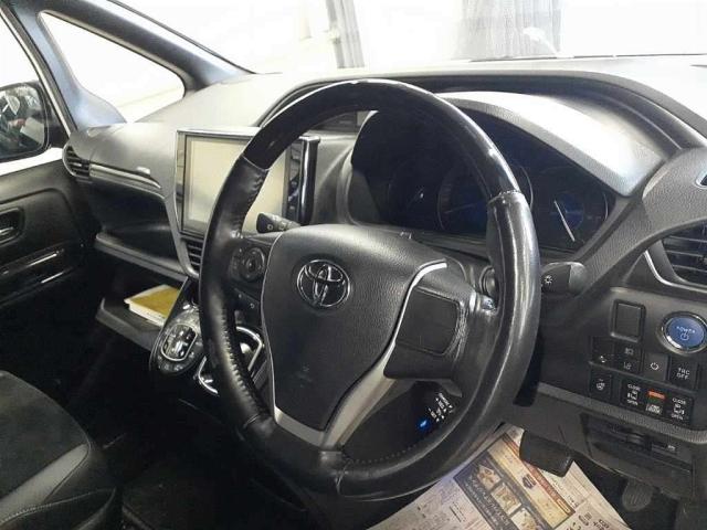 TOYOTA ESQUIRE GI PREMIUM HYBRID 2020 MODEL PEARL COLOR