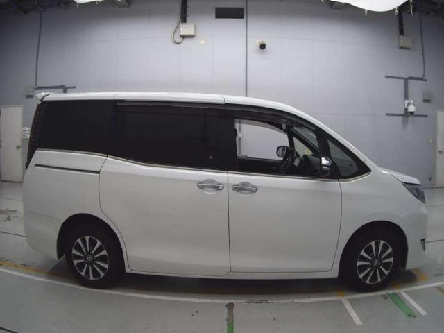 TOYOTA ESQUIRE GI PREMIUM HYBRID 2020 MODEL PEARL COLOR