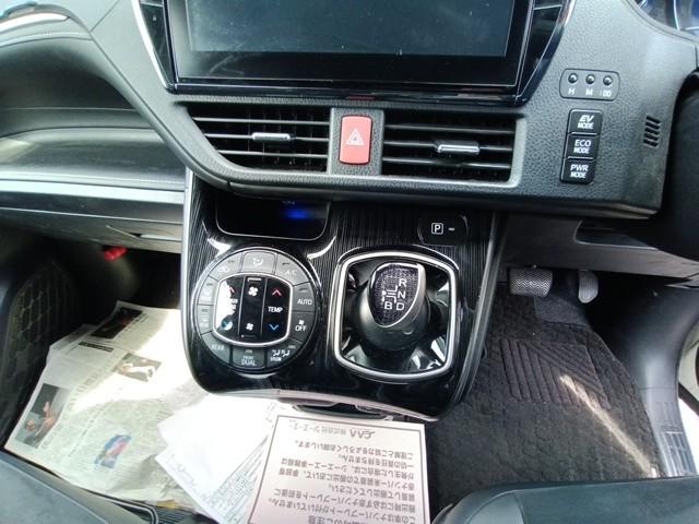 TOYOTA ESQUIRE GI PREMIUM HYBRID 2020 MODEL PEARL COLOR