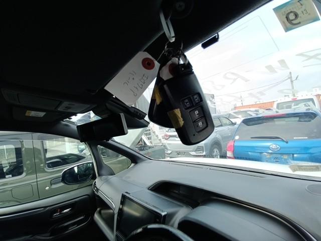 TOYOTA ESQUIRE GI PREMIUM HYBRID 2020 MODEL PEARL COLOR