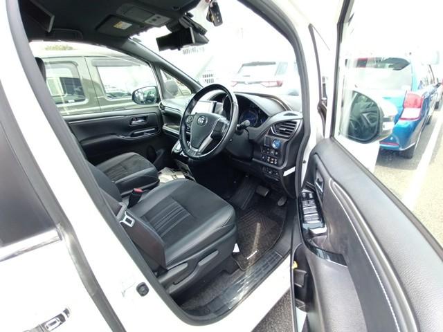 TOYOTA ESQUIRE GI PREMIUM HYBRID 2020 MODEL PEARL COLOR