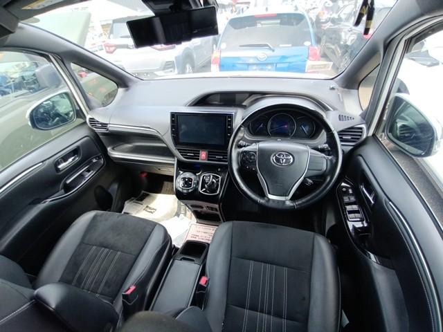 TOYOTA ESQUIRE GI PREMIUM HYBRID 2020 MODEL PEARL COLOR
