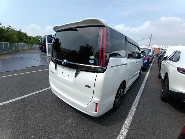 TOYOTA ESQUIRE GI PREMIUM HYBRID 2020 MODEL PEARL COLOR