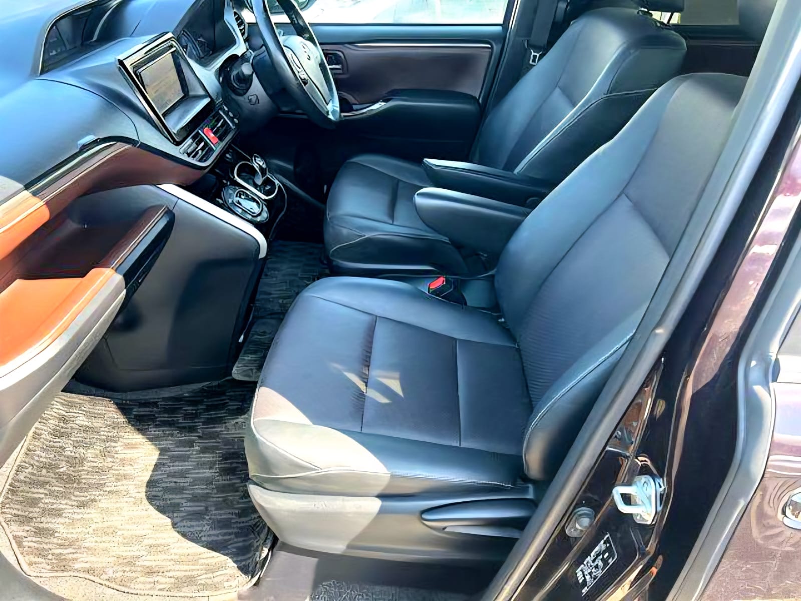 TOYOTA ESQUIRE GI  HYBRIDE WINE PURPLE 2020 MODEL