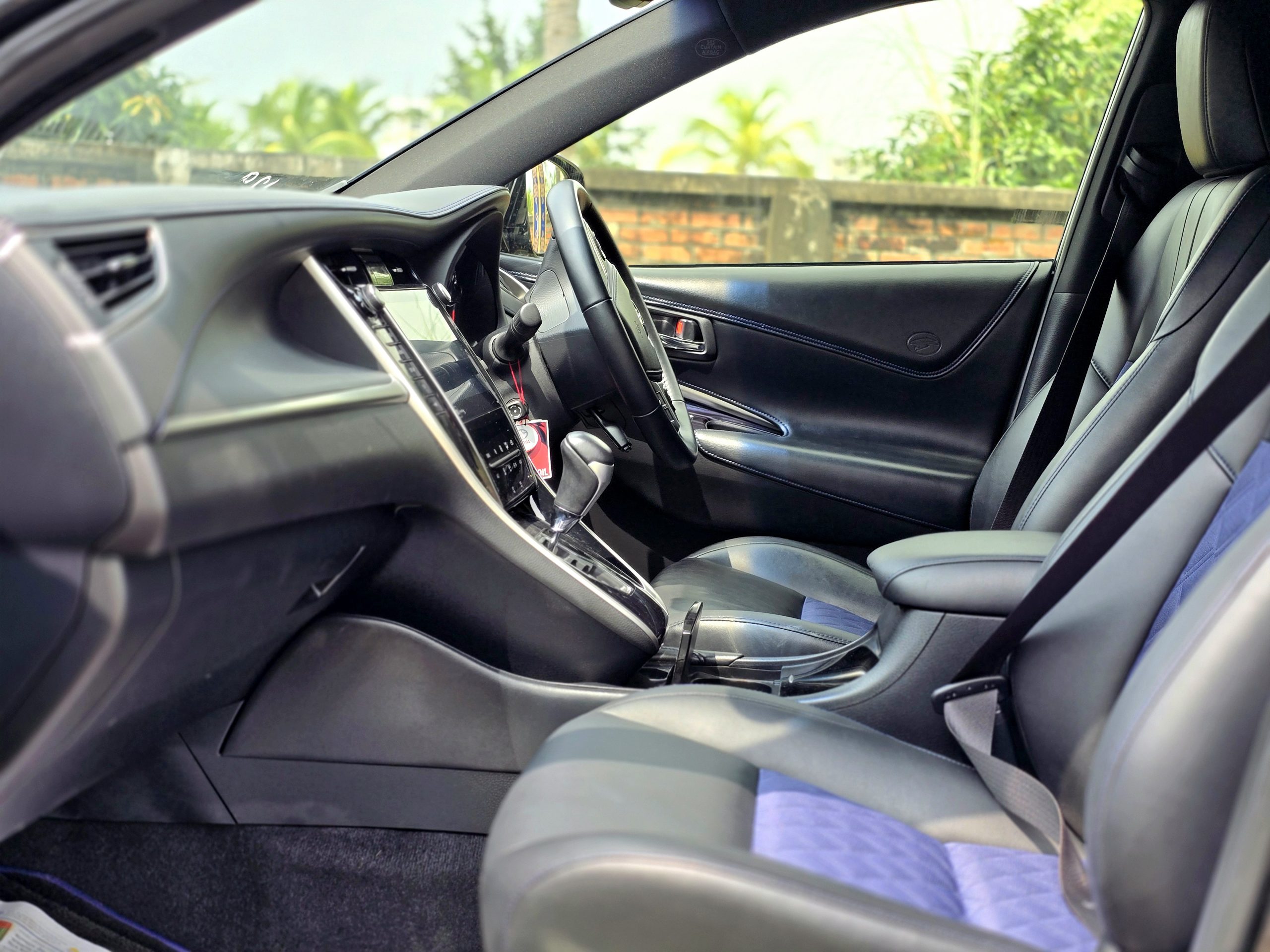 TOYOTA HARRIER HYBRID 2020 MODEL BLACK COLOR