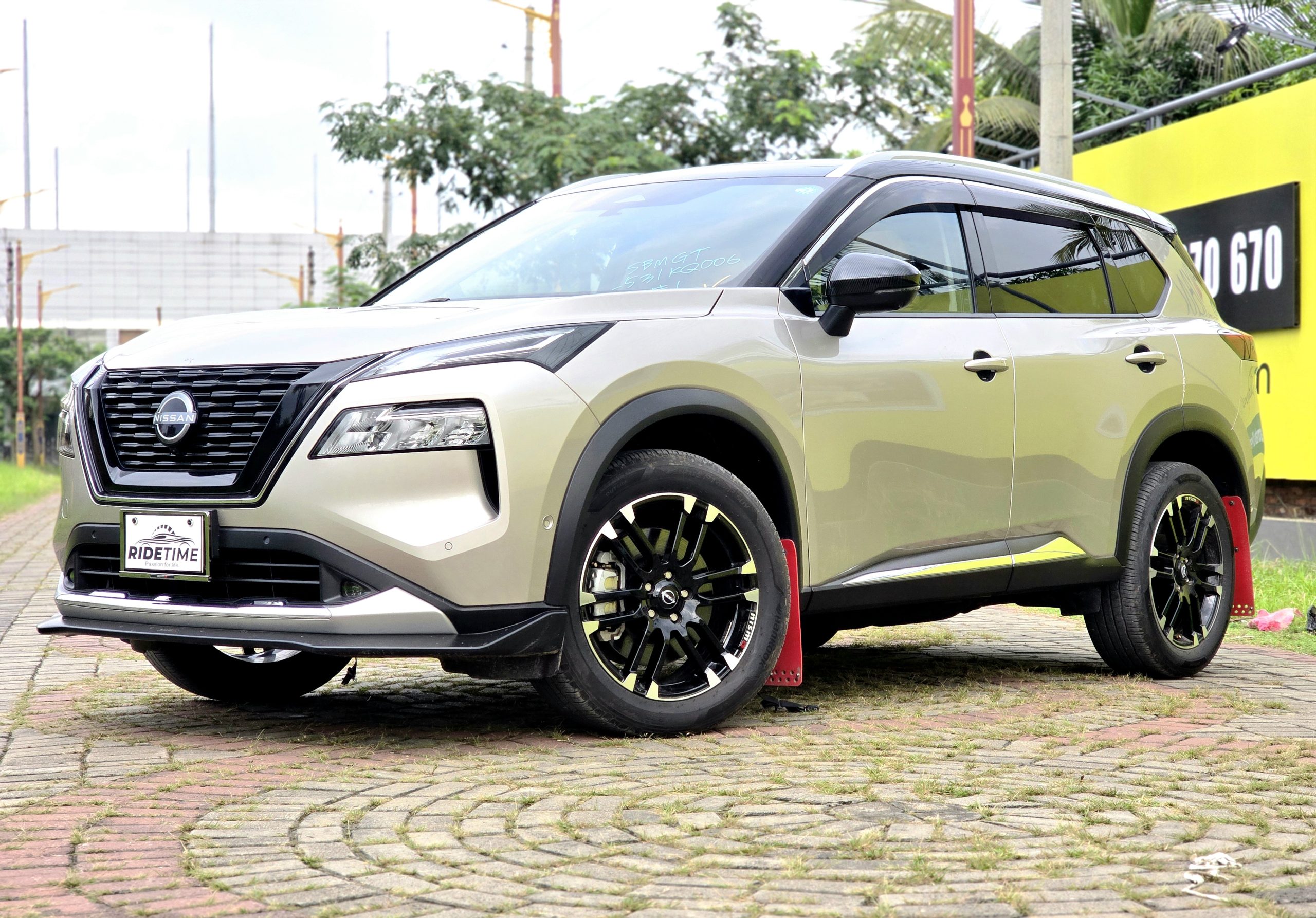 NISSAN X-TRAIL GE-4ORCE HYBRID 2023 MODEL GOLD COLOR