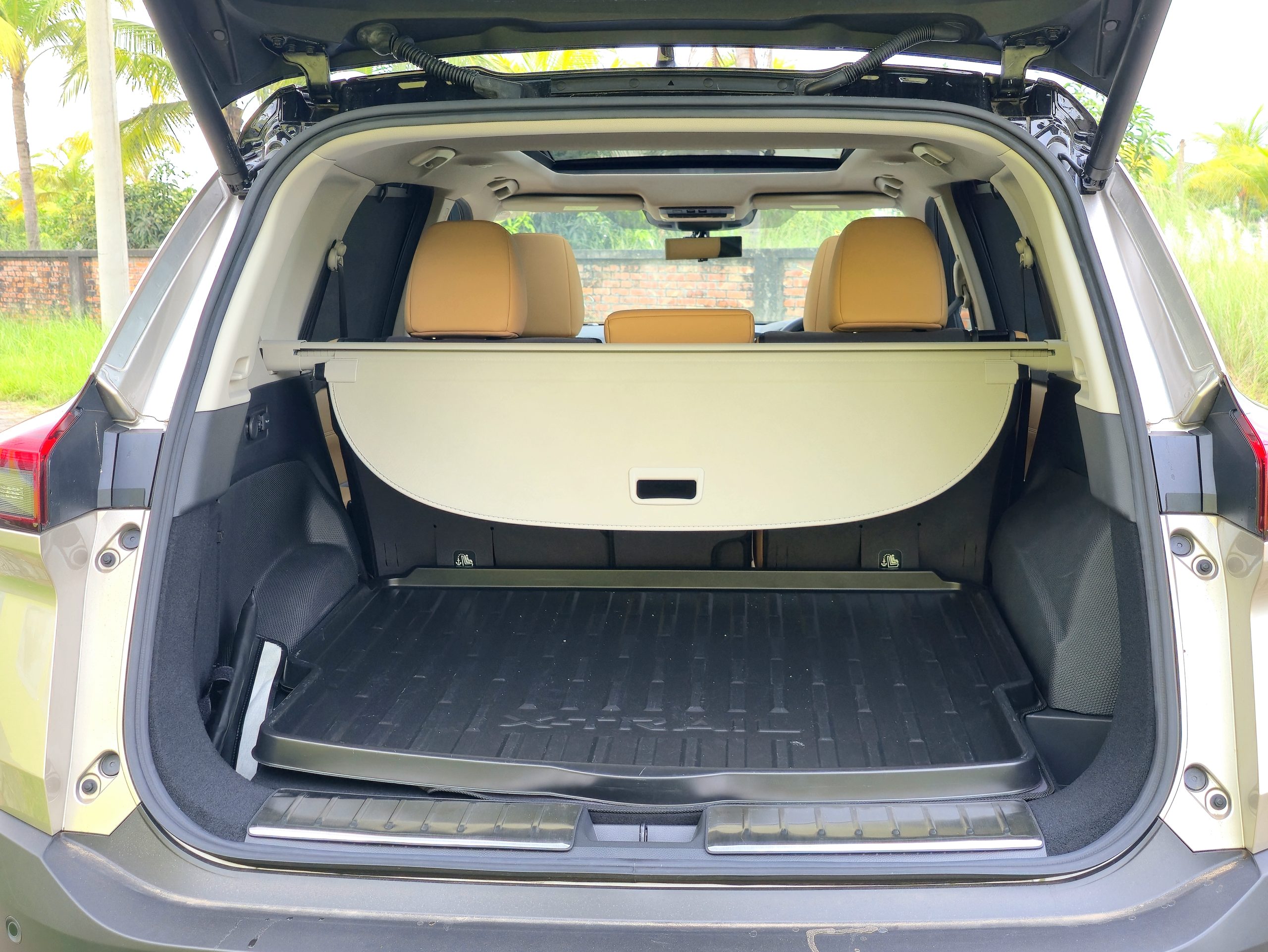 NISSAN X-TRAIL GE-4ORCE HYBRID 2023 MODEL GOLD COLOR