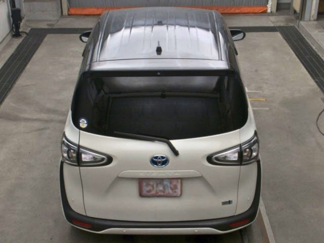 TOYOTA SIENTA HYBRID X  2021 MODEL PEARL COLOR