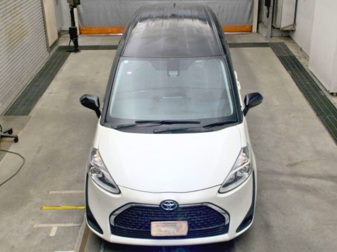 TOYOTA SIENTA HYBRID X  2021 MODEL PEARL COLOR