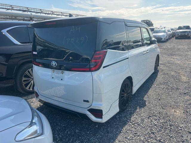 TOYOTA NOAH S-Z HYBRID 2022 MODEL PEARL DUAL TONE