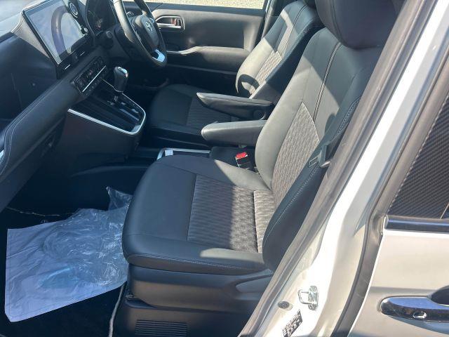 TOYOTA NOAH S-Z HYBRID 2022 MODEL PEARL DUAL TONE
