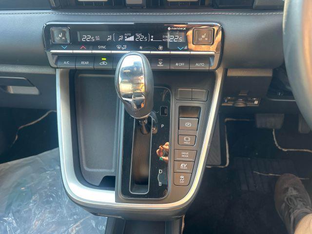 TOYOTA NOAH S-Z HYBRID 2022 MODEL PEARL DUAL TONE