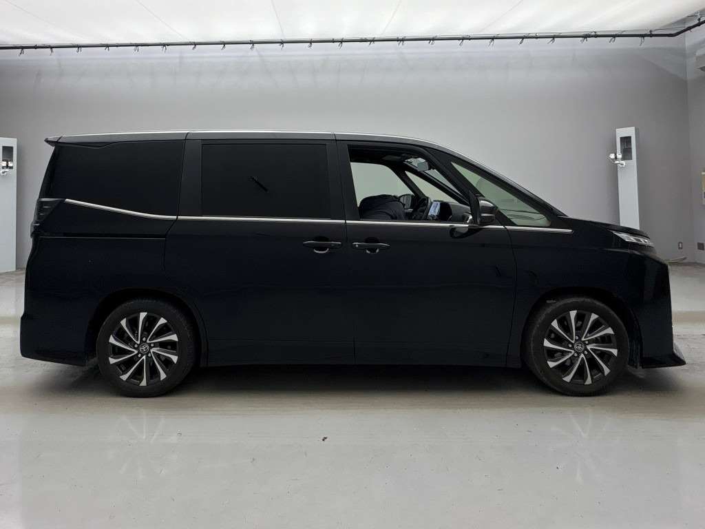 TOYOTA VOXY S-Z,2022 MODEL,BLACK COLOR