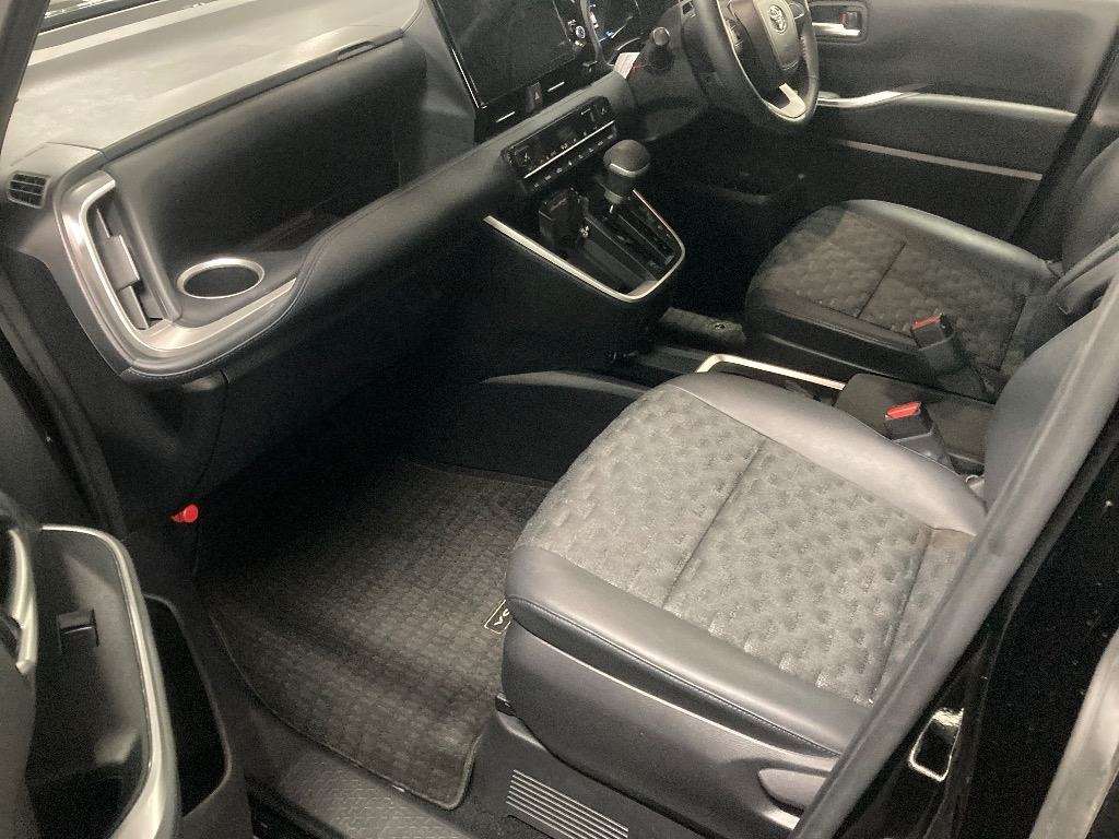 TOYOTA VOXY S-Z,2022 MODEL,BLACK COLOR
