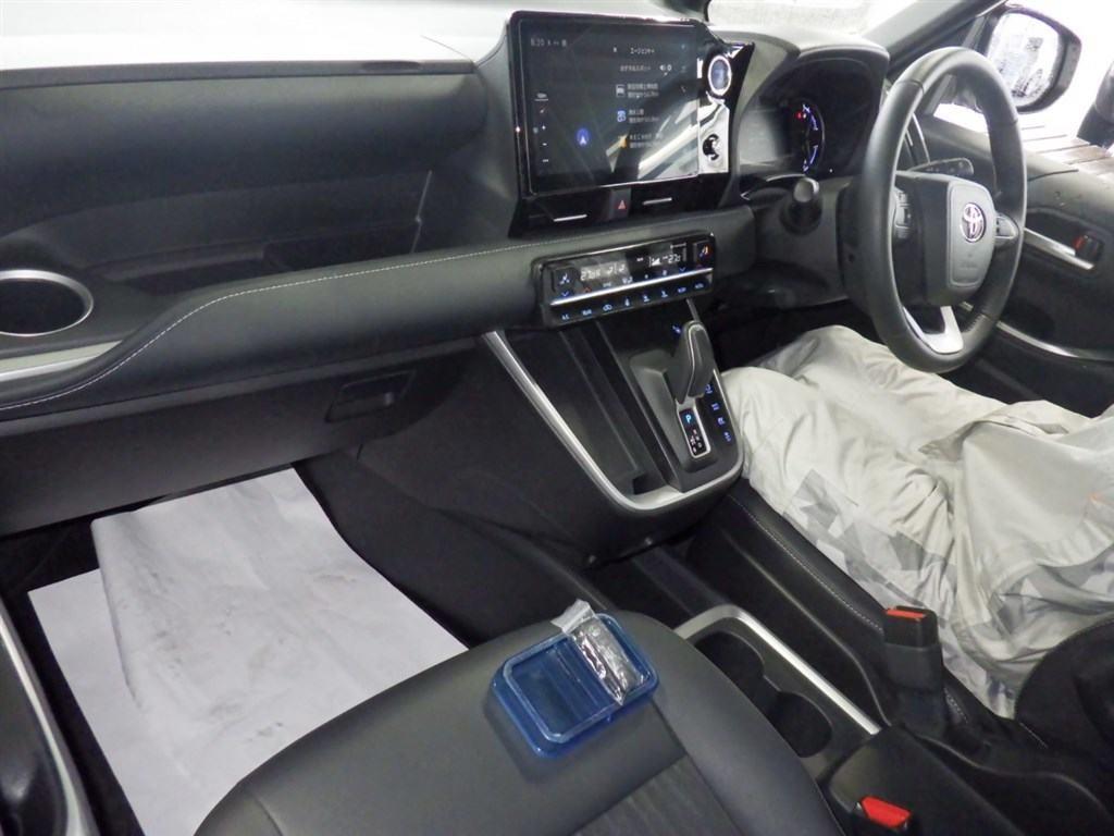 TOYOTA NOAH S-Z HYBRID 2022 MODEL PEARL COLOR