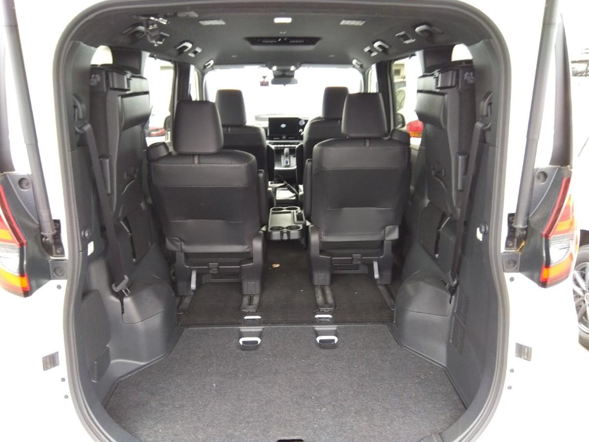 TOYOTA NOAH S-Z HYBRID 2022 MODEL PEARL COLOR