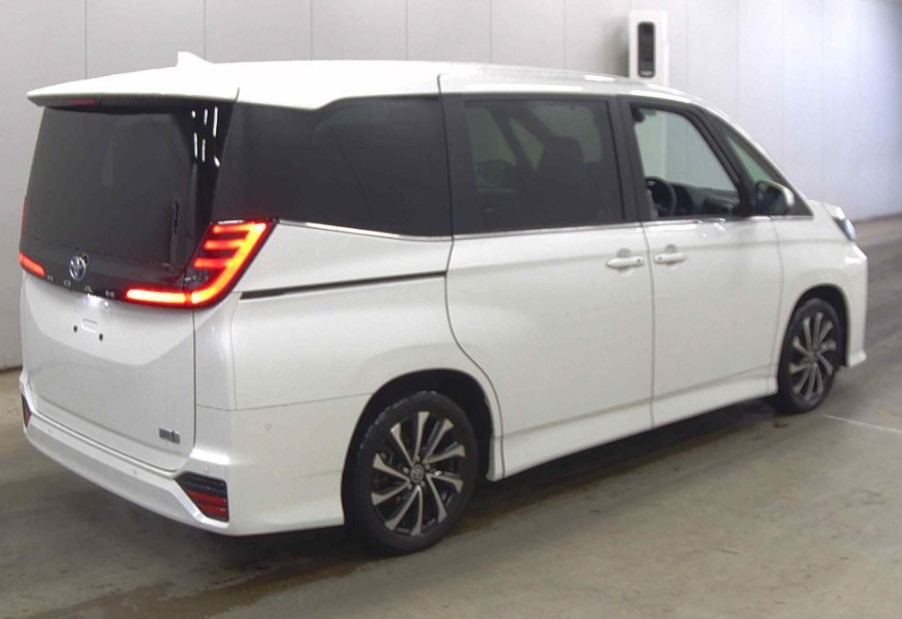 TOYOTA NOAH S-Z HYBRID 2022 MODEL PEARL COLOR