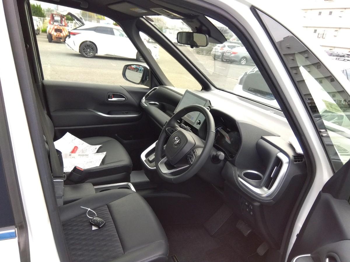 TOYOTA NOAH S-Z HYBRID 2022 MODEL PEARL COLOR