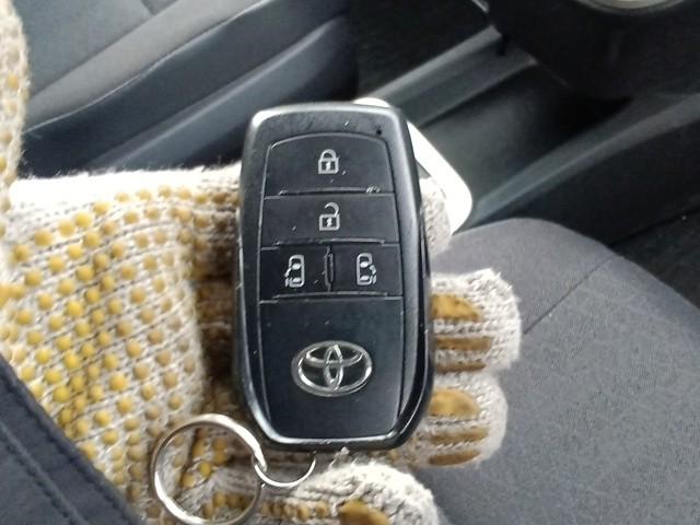 TOYOTA NOAH HYBRID G 2022 MODEL PEARL COLOR