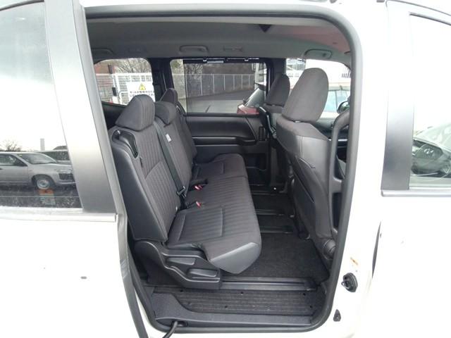 TOYOTA NOAH HYBRID G 2022 MODEL PEARL COLOR