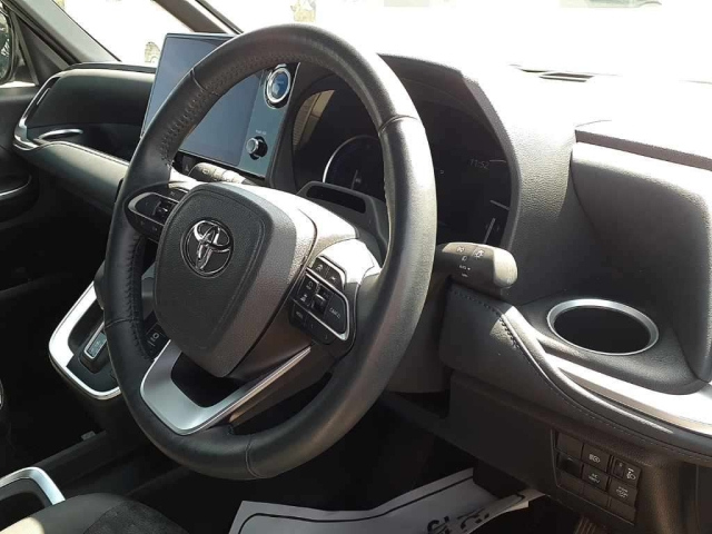 TOYOTA VOXY S-Z HYBRID 2022 MODEL PEARL COLOR