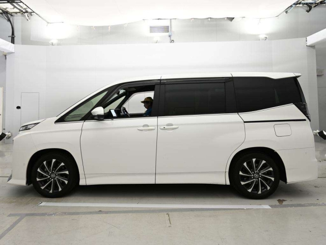 TOYOTA VOXY S-Z HYBRID 2022 MODEL PEARL COLOR