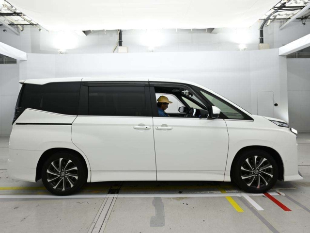 TOYOTA VOXY S-Z HYBRID 2022 MODEL PEARL COLOR