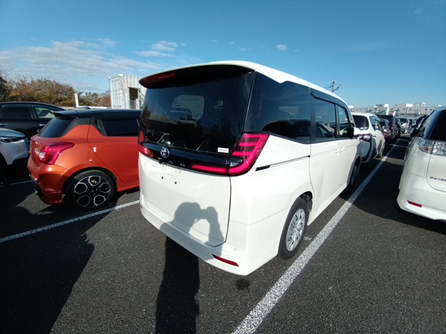 TOYOTA NOAH X 2022 MODEL PRARL COLOR