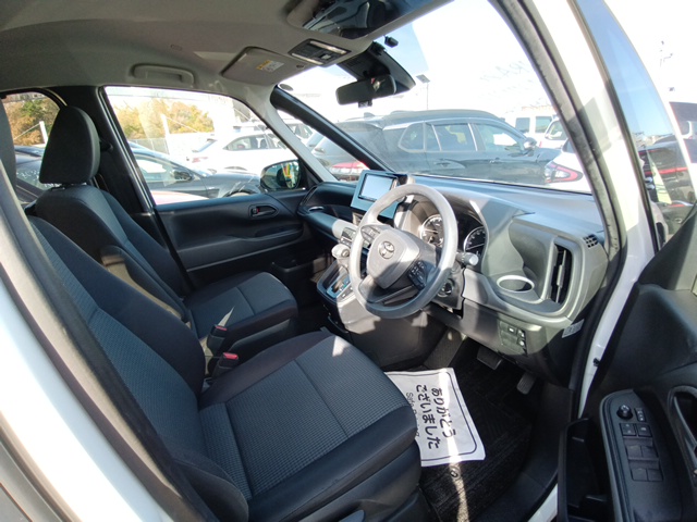 TOYOTA NOAH X 2022 MODEL PRARL COLOR