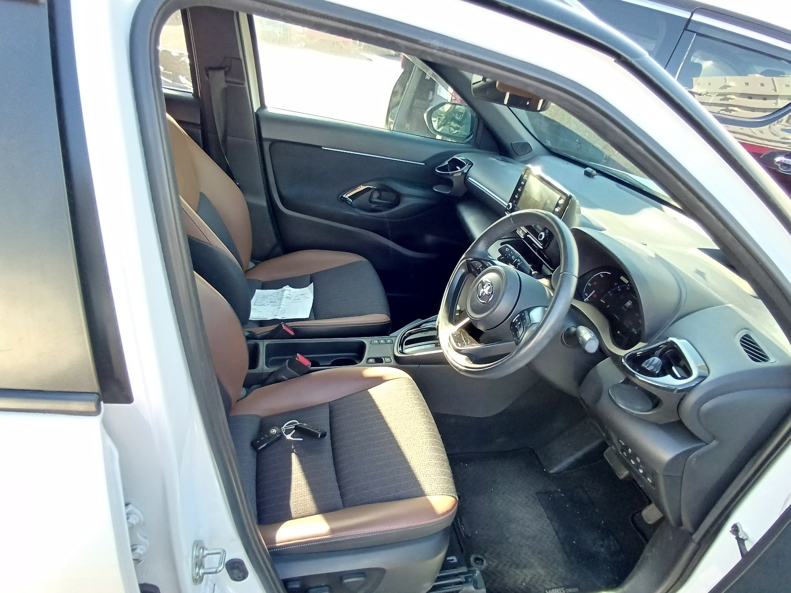 TOYOTA YARIS CROSS Z HYBRID 2022 MODEL PEARL TWO TONE COLOR