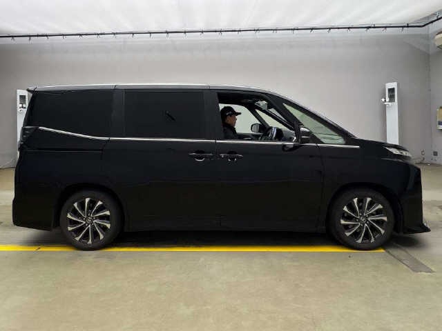 TOYOTA VOXY S-Z HYBRID 2022 MODEL BLACK COLOR
