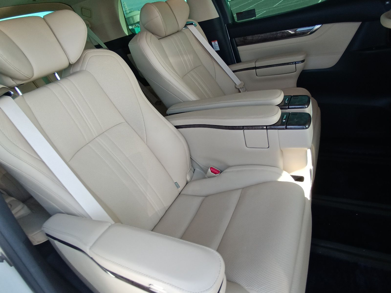 TOYOTA ALPHARD EXCUTIVE LOUNCH 2020 MODEL PEARL COLOR