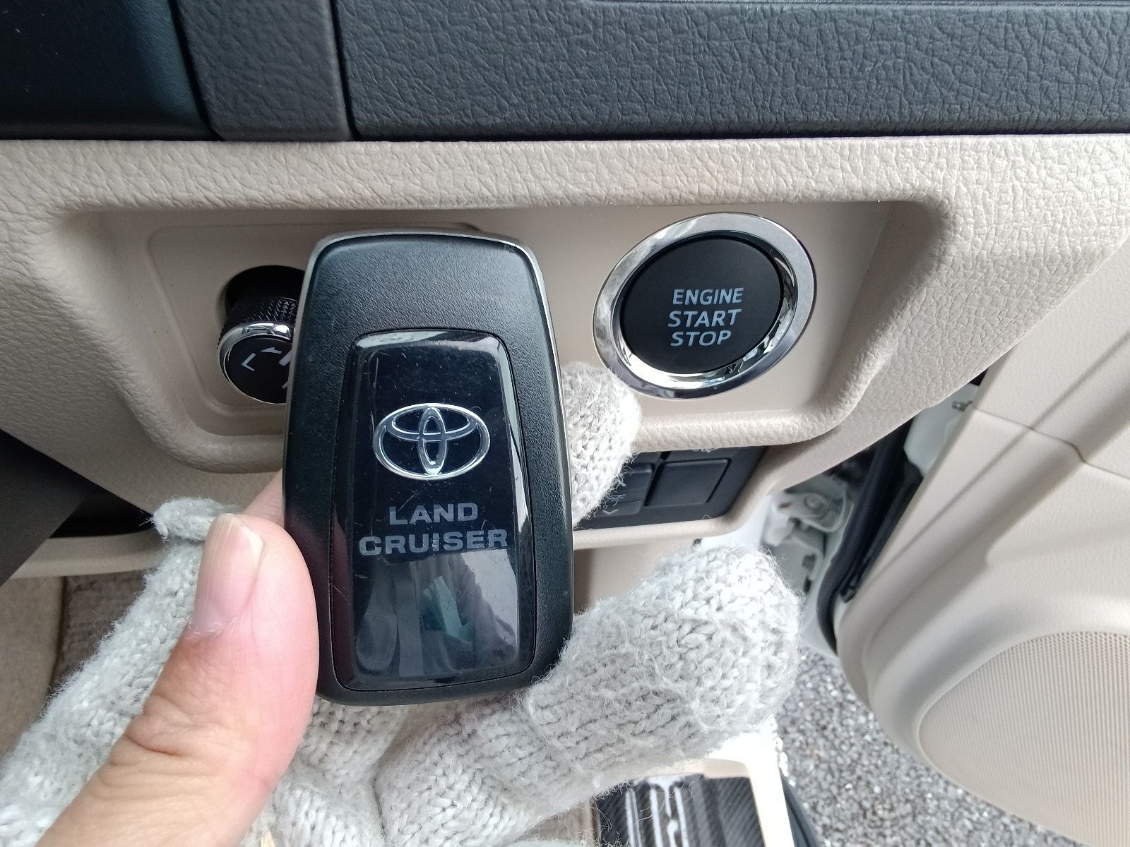 TOYOTA LAND CRUISER PRADO TX-L 2022 MODEL PEARL COLOR