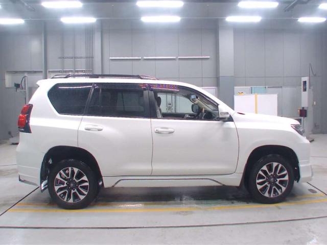 TOYOTA LAND CRUISER PRADO TXL 2022 MODEL PEARL COLOR