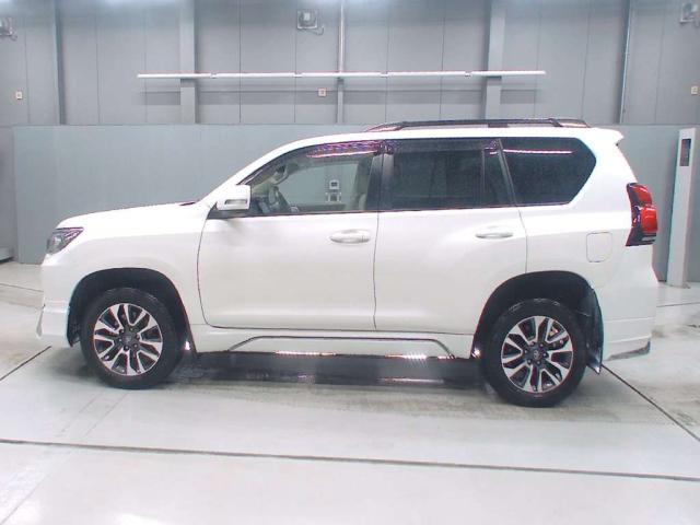 TOYOTA LAND CRUISER PRADO TXL 2022 MODEL PEARL COLOR