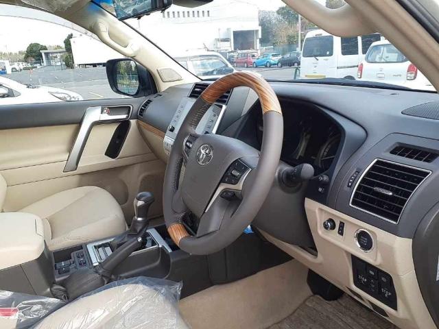 TOYOTA LAND CRUISER PRADO TXL 2022 MODEL PEARL COLOR