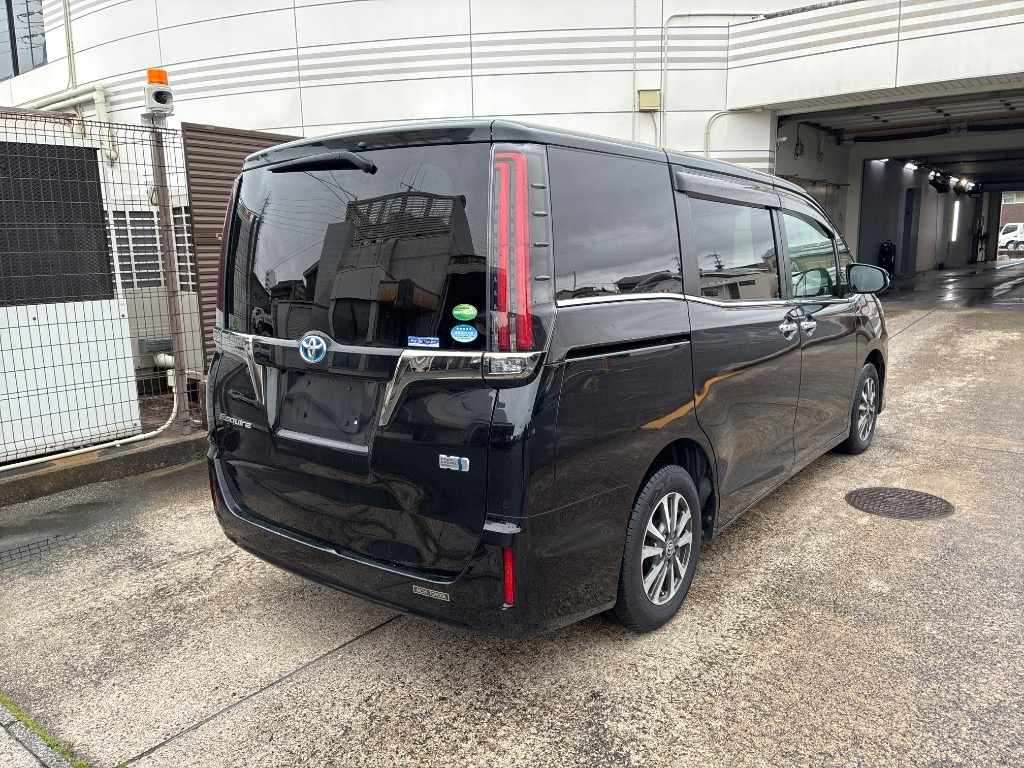 TOYOTA ESQUIRE GI PREMIUM HYBRID 2021 MODEL BLACK COLOR