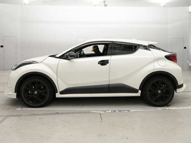 TOYOTA C-HR 2021 MODEL WHITE COLOR