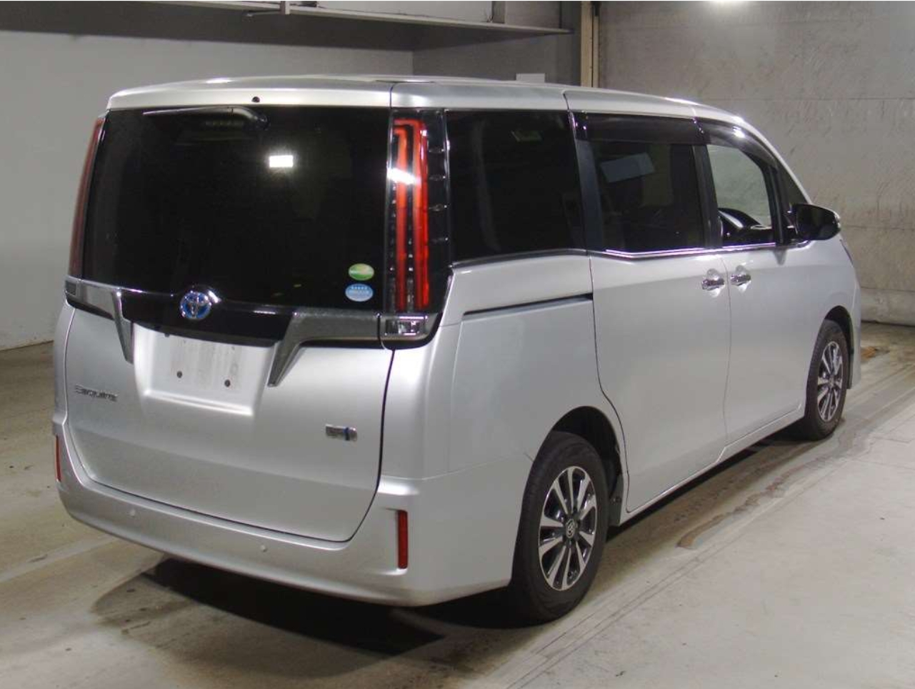 TOYOTA ESQUIRE GI PREMIUM 2021 MODEL SILVER COLOR