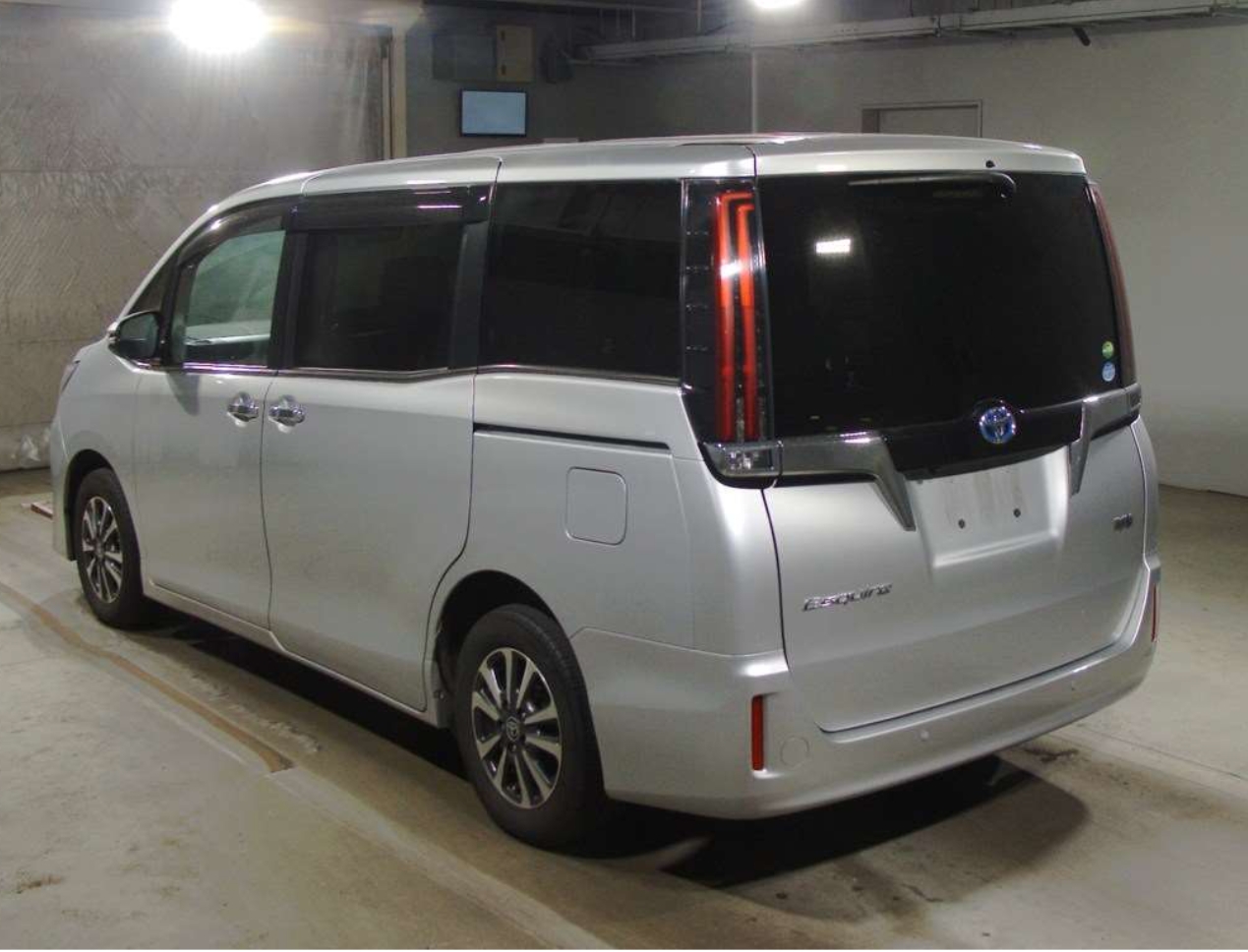 TOYOTA ESQUIRE GI PREMIUM 2021 MODEL SILVER COLOR
